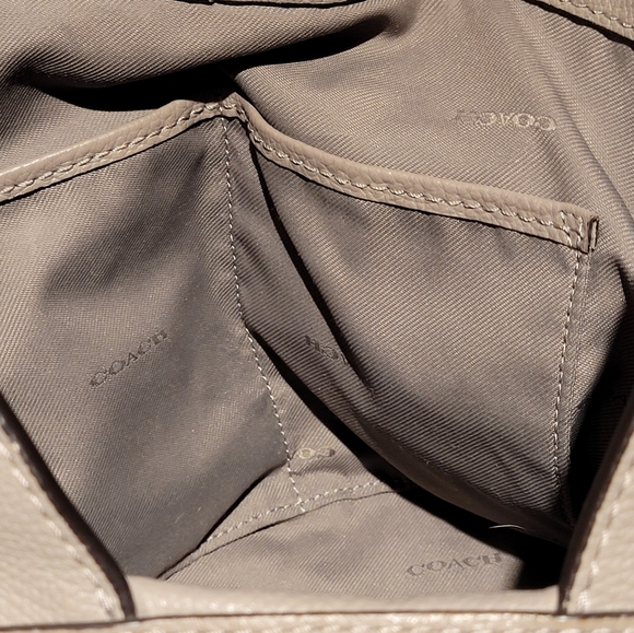 Coach Light Gray Leather Shoulder Bag with Chain Strap - Picture 5 of 8